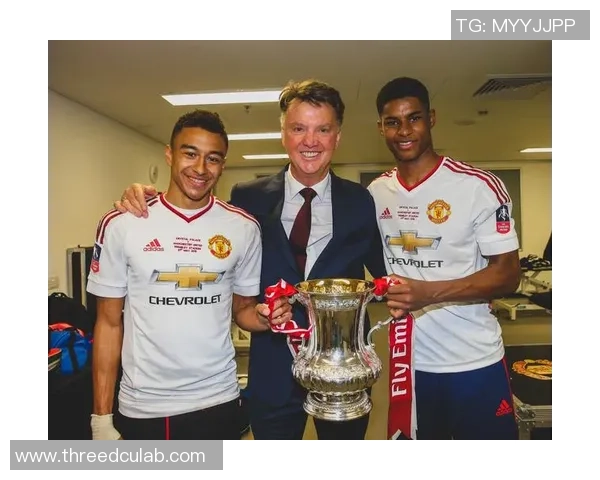 曼联重回巅峰之路 揭示球队复兴背后的战略与关键决策