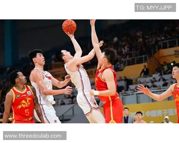 浙江广厦迎强敌巅峰对决鏖战四节展现团队韧性与篮球激情